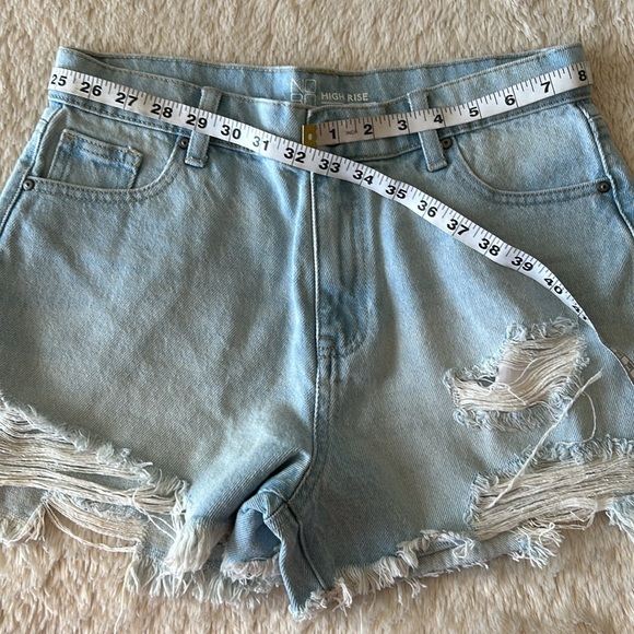 No Boundaries cut off jean shorts size 9 - Picture 8 of 16